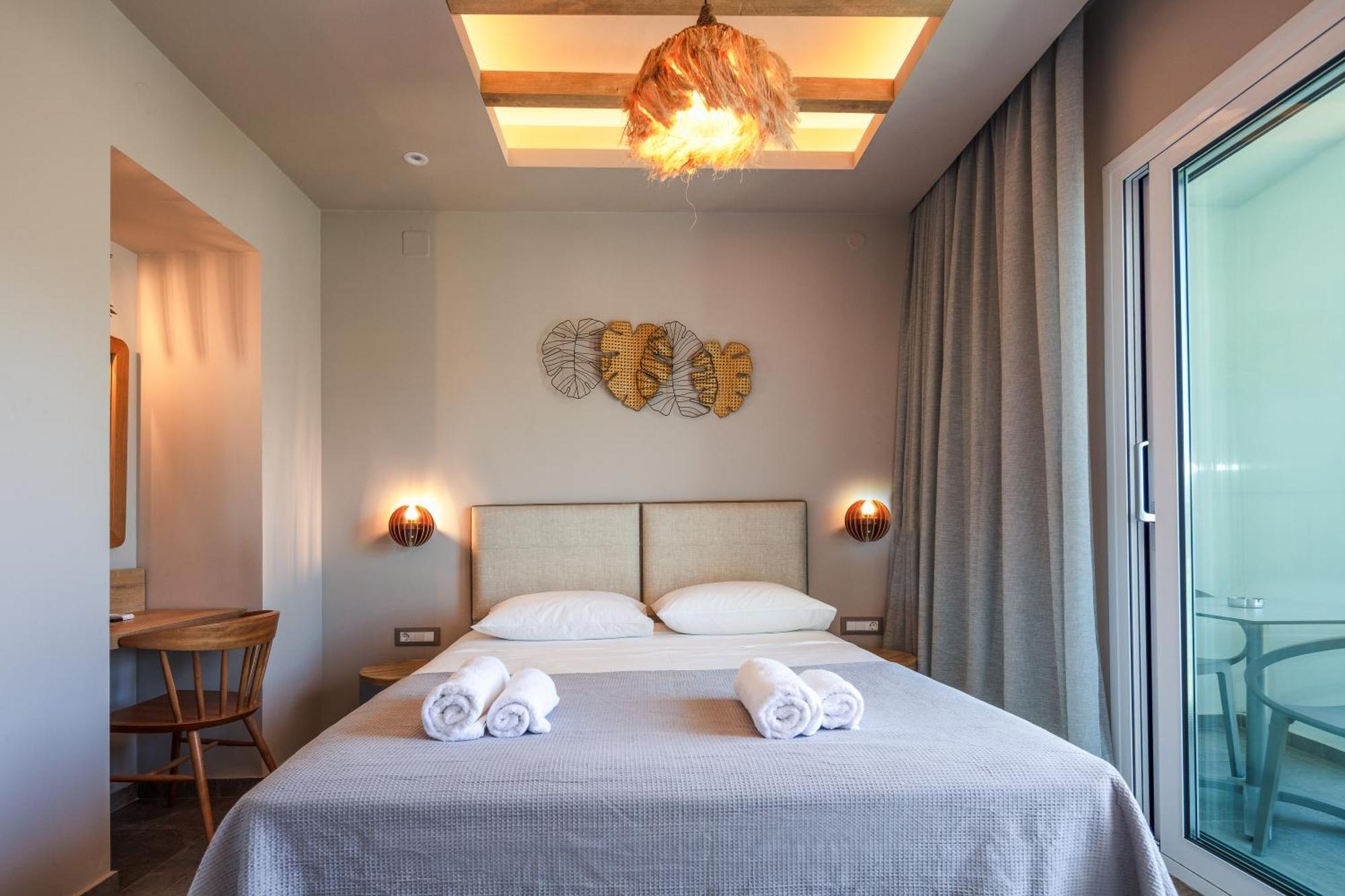 Skipper Beachfront Suites Hersonissos  Rum bild