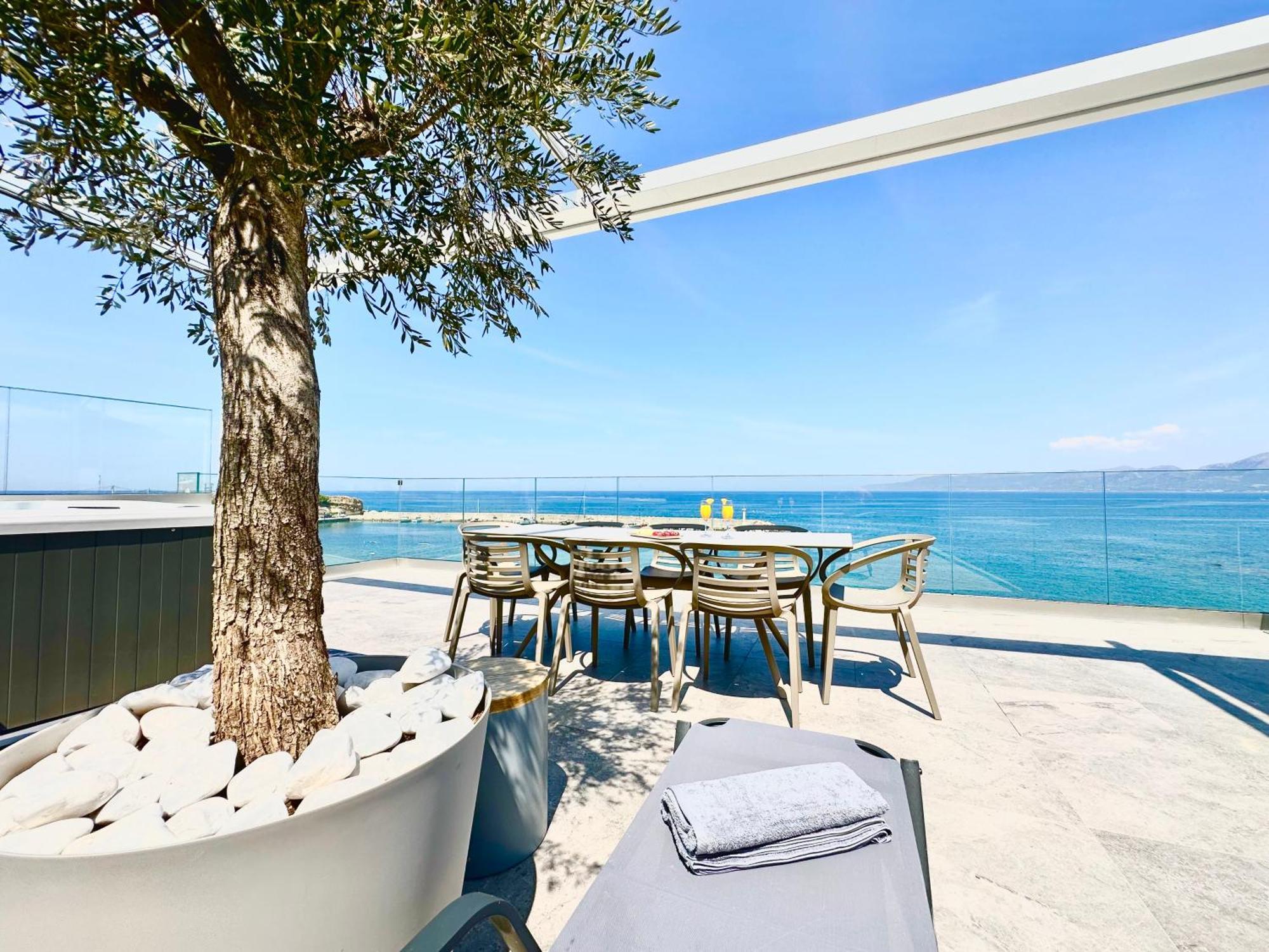 Skipper Beachfront Suites Hersonissos  Exteriör bild