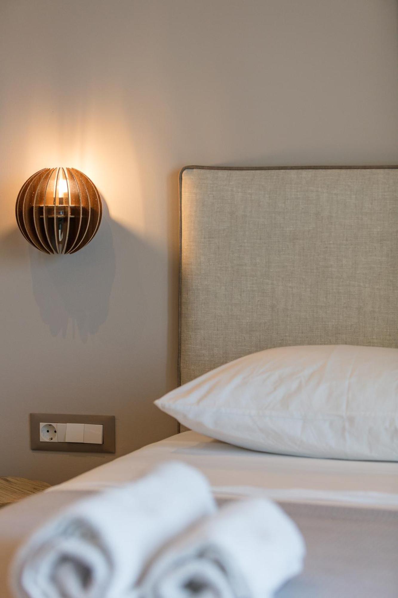Skipper Beachfront Suites Hersonissos  Rum bild