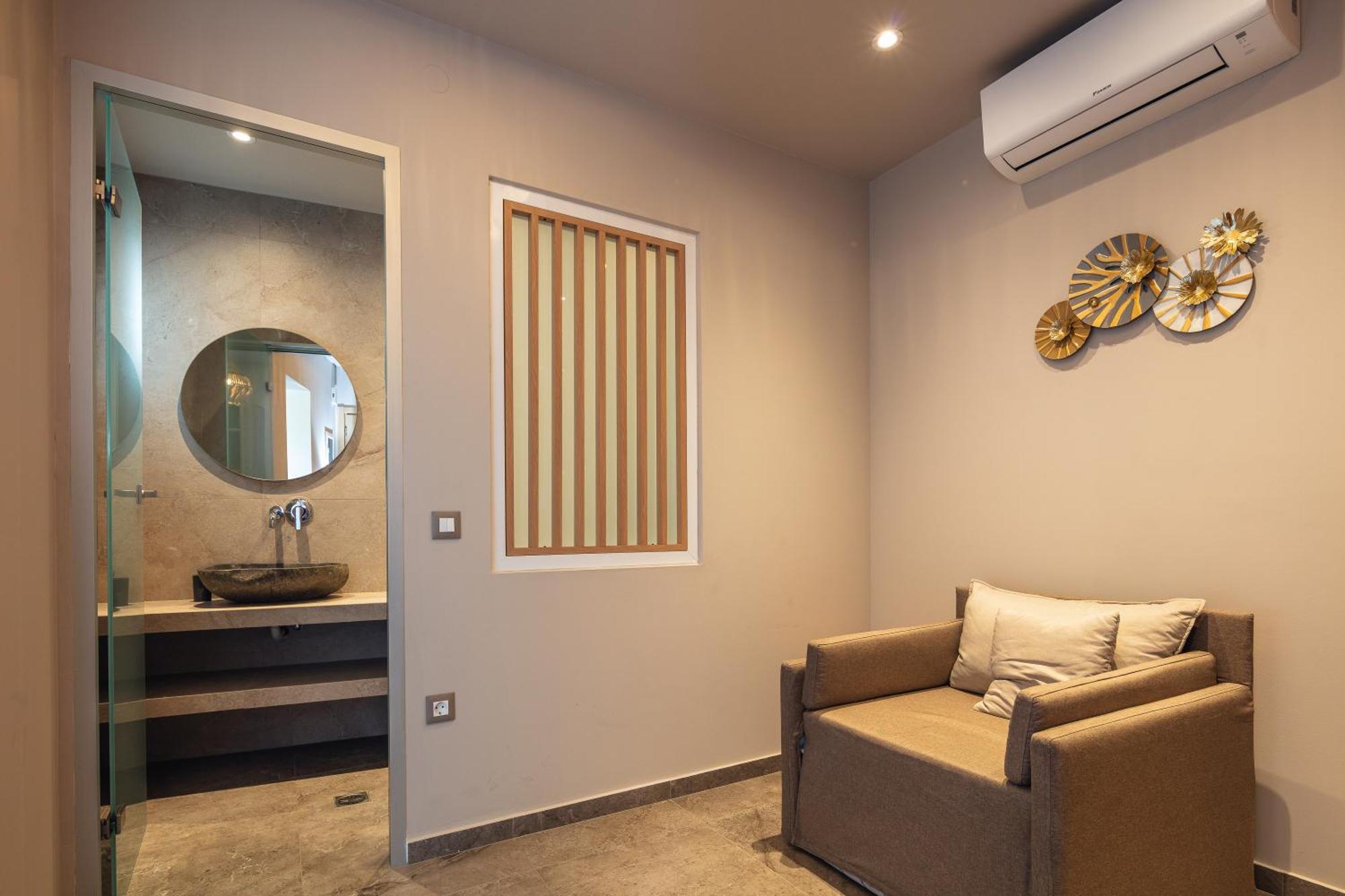 Skipper Beachfront Suites Hersonissos  Rum bild