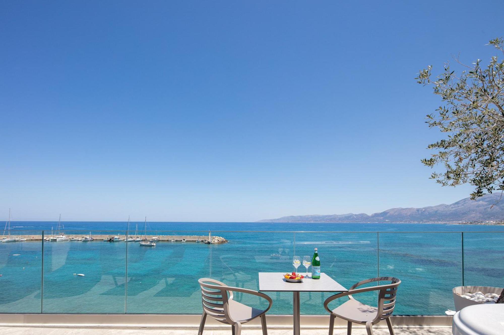 Skipper Beachfront Suites Hersonissos  Exteriör bild